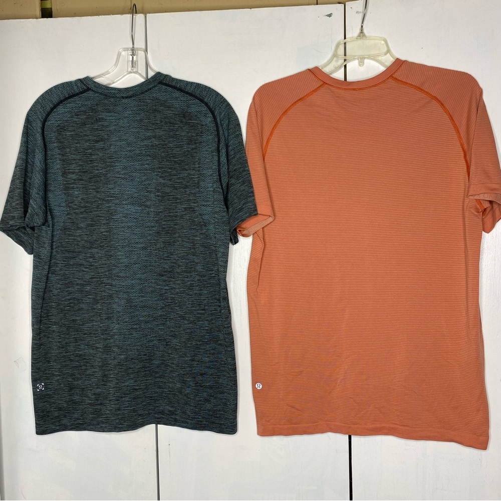 Lululemon bundle of two short sleeve men’s T shirts size medium - Picture 2 of 8